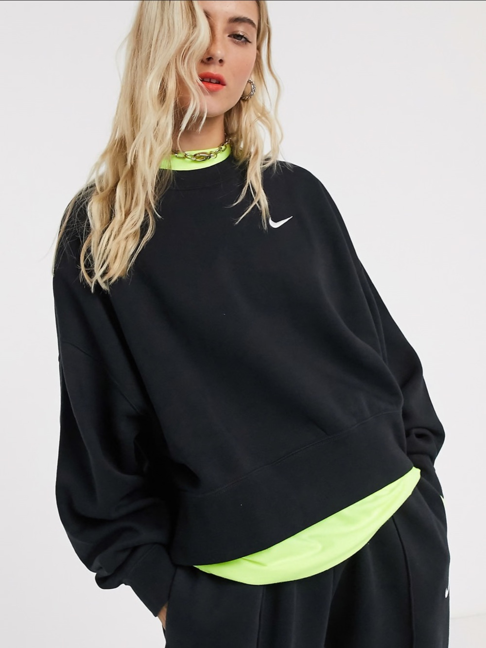 NIKE Trend Fleece Oversized Cropped Crewneck Sweatshirt in Black